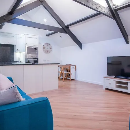 The Penthouse At The Mews - 2 Bedroom Apartment - Tenby Exterior photo