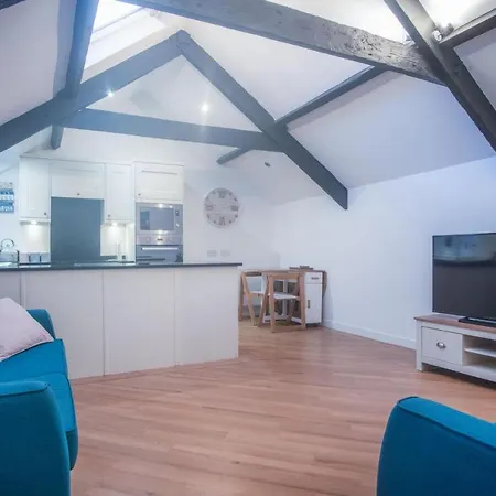 The Penthouse At The Mews - 2 Bedroom Apartment - Tenby Exterior photo