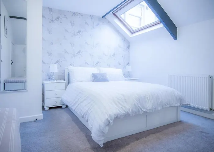 The Penthouse At The Mews - 2 Bedroom Apartment - Tenby
