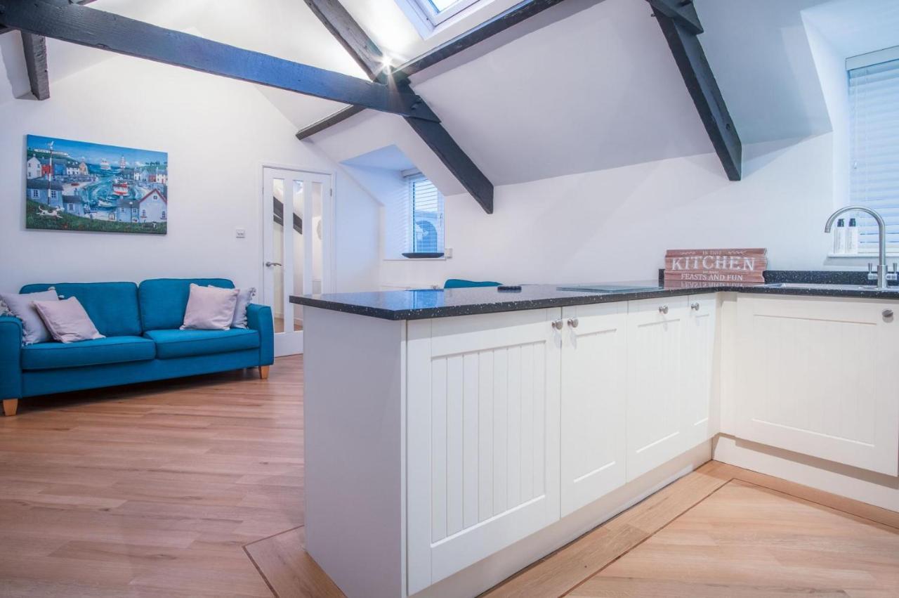 The Penthouse At The Mews - 2 Bedroom - Apartment Tenby